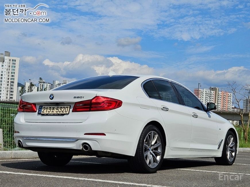 BMW 5 Series - фото 3