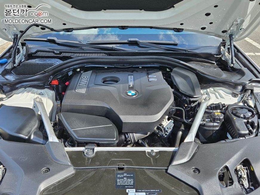 BMW 5 Series - фото 5