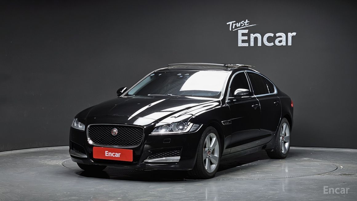 Jaguar XF - фото 0