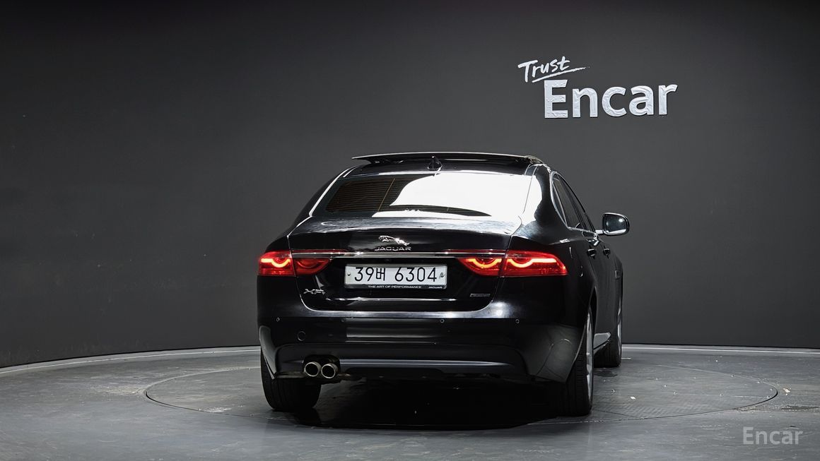 Jaguar XF - фото 3