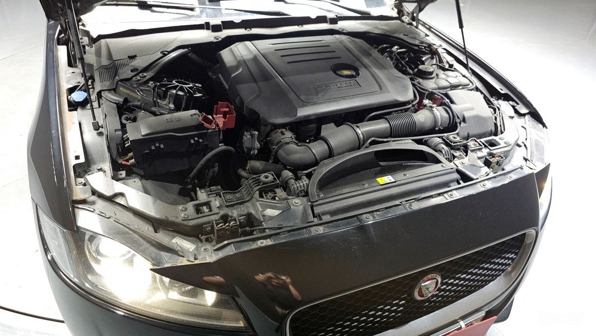 Jaguar XF - фото 5