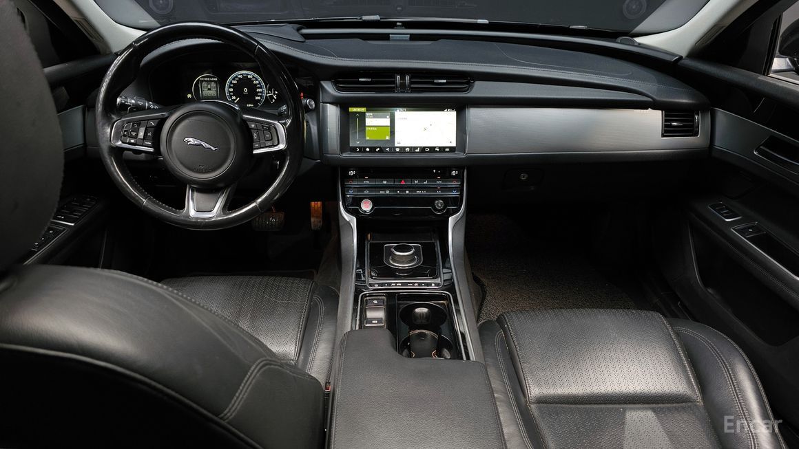 Jaguar XF - фото 6