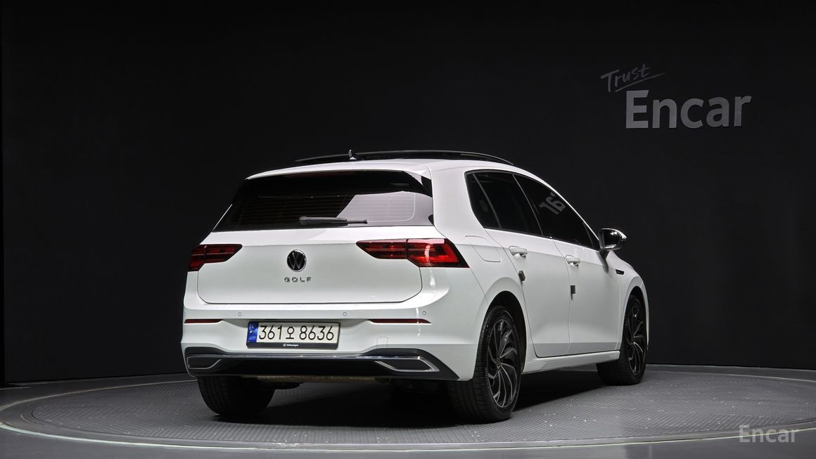 Volkswagen Golf - фото 1