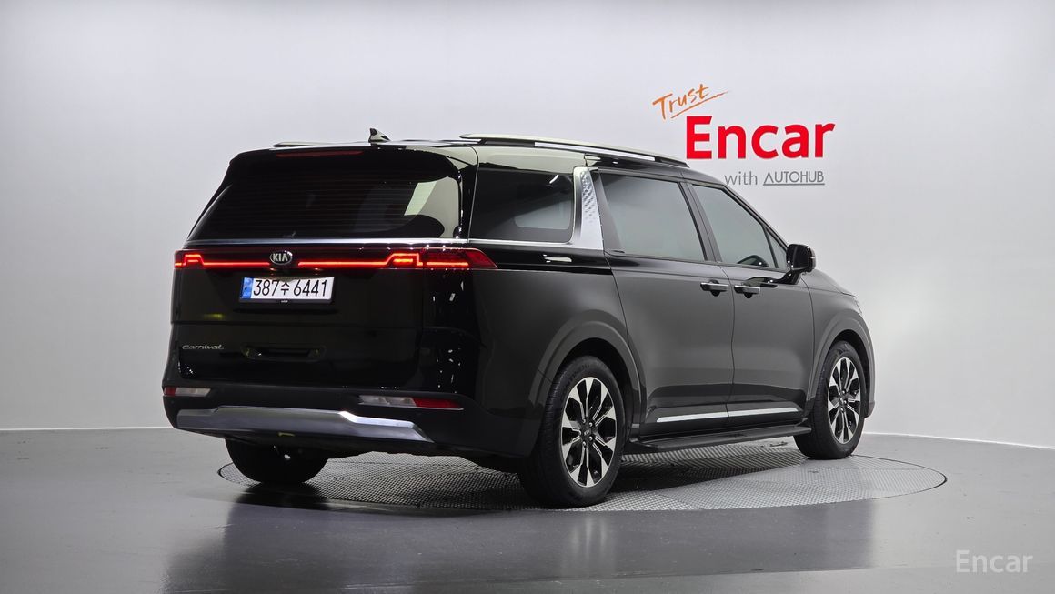 Kia Carnival - фото 1