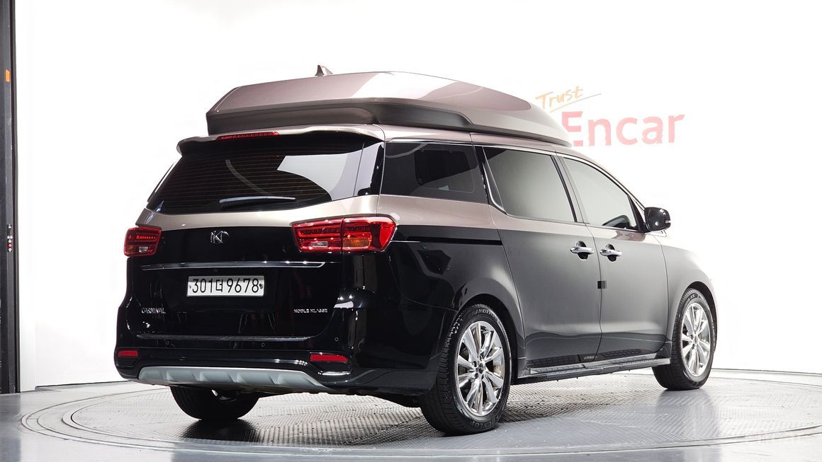 Kia Carnival - фото 1