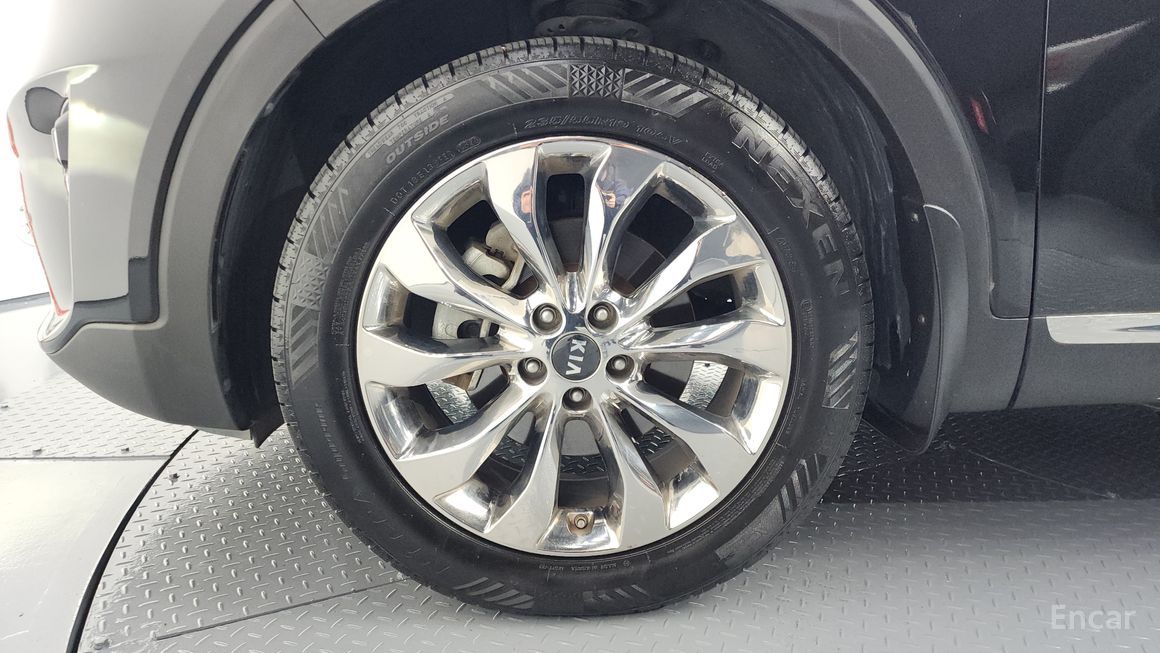 Kia Sorento - фото 4
