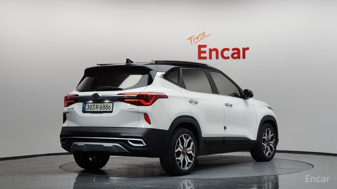 Kia Seltos - фото 1