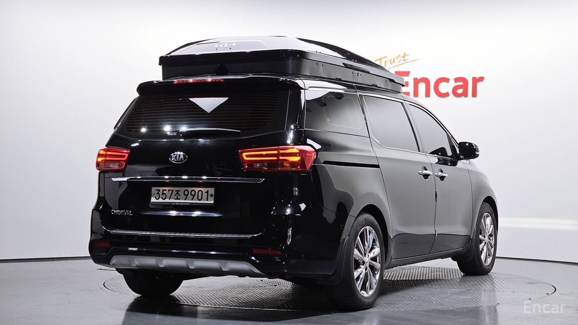 Kia Carnival - фото 1