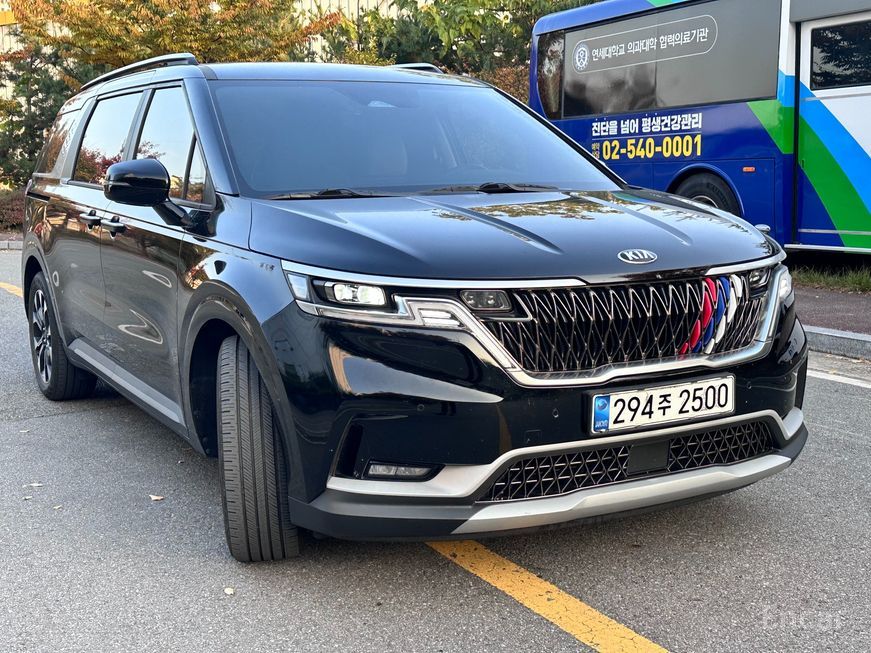 Kia Carnival - фото 1