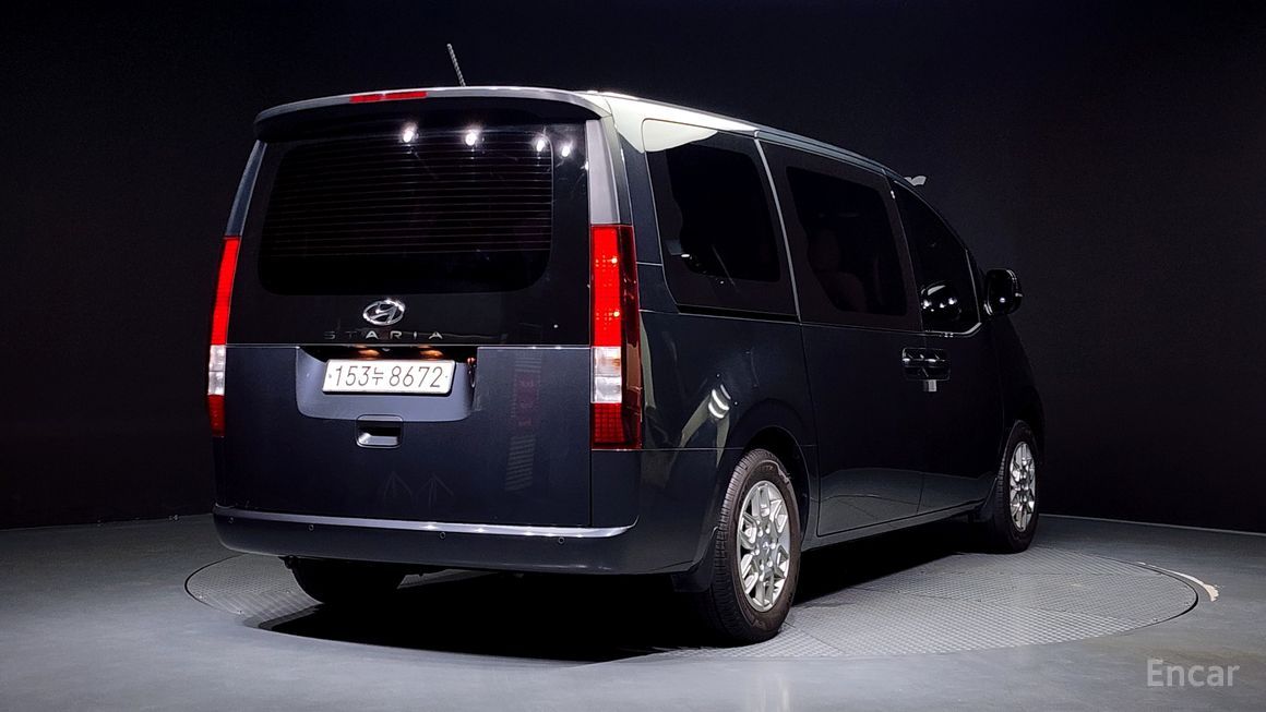 Hyundai Staria - фото 1