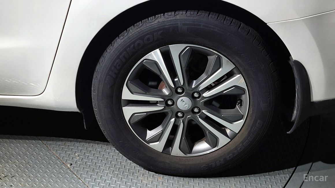 Kia Carnival - фото 4