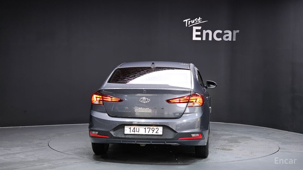 Hyundai Avante - фото 3