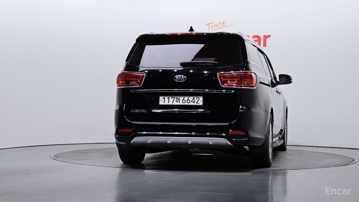 Kia Carnival - фото 3