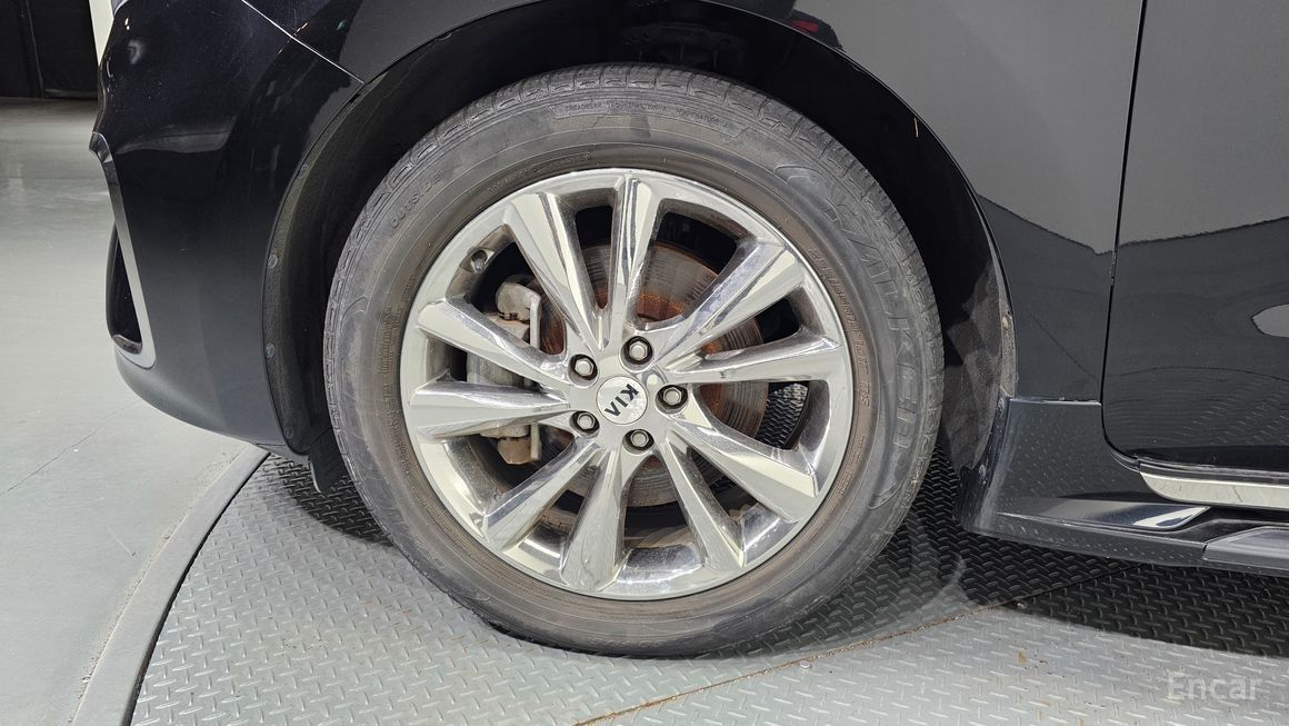 Kia Carnival - фото 4