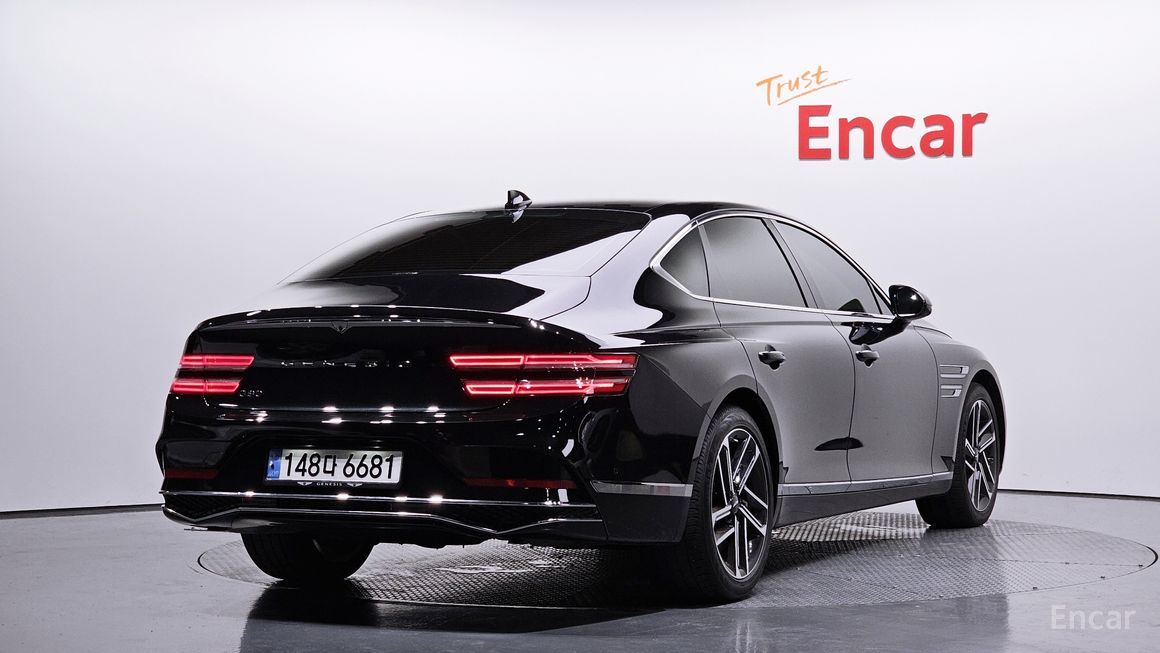 Genesis G80 - фото 1