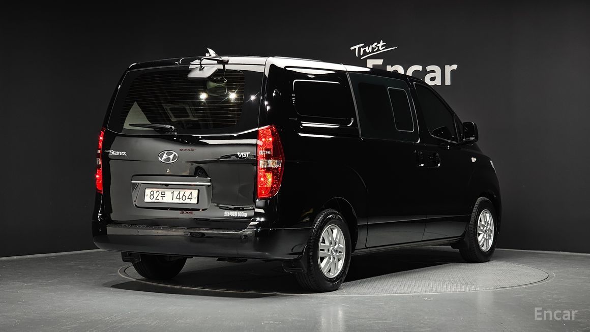 Hyundai Starex - фото 1