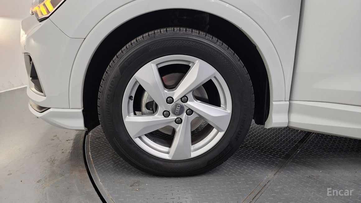 Audi Q3 - фото 4