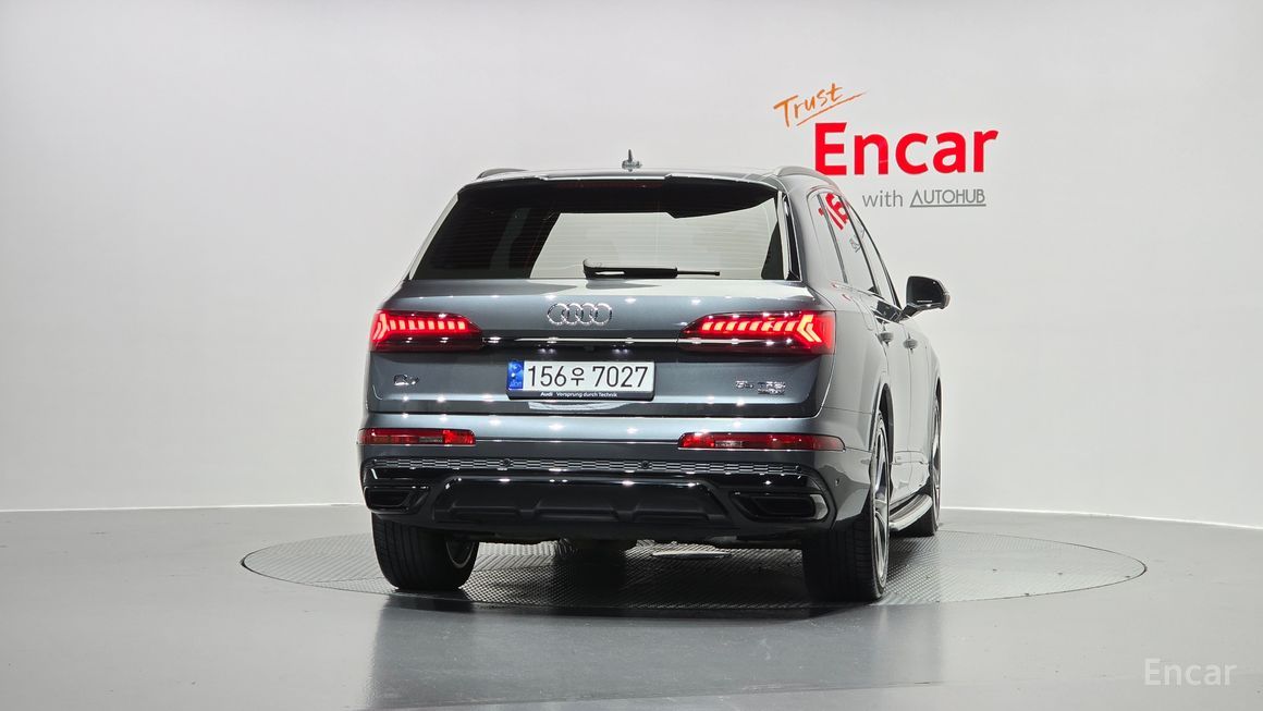 Audi Q7 - фото 3