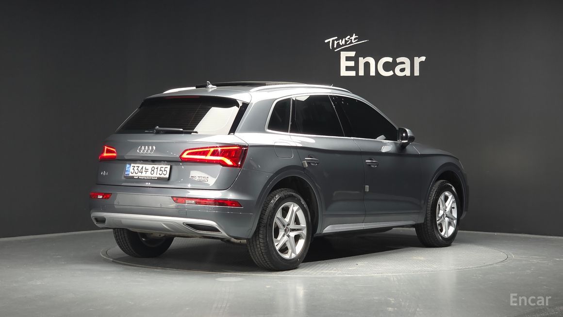 Audi Q5 - фото 1