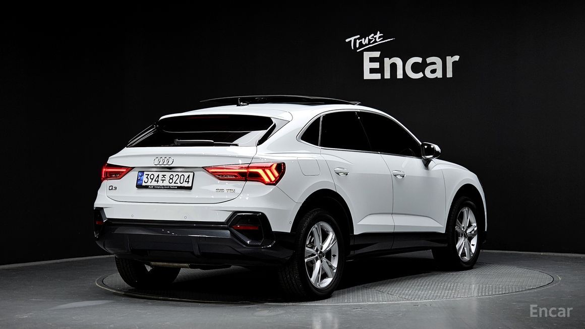 Audi Q3 - фото 1