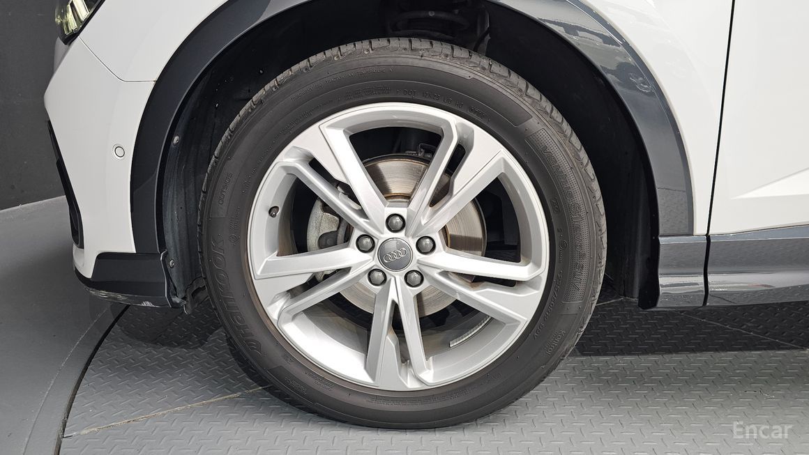 Audi Q3 - фото 4