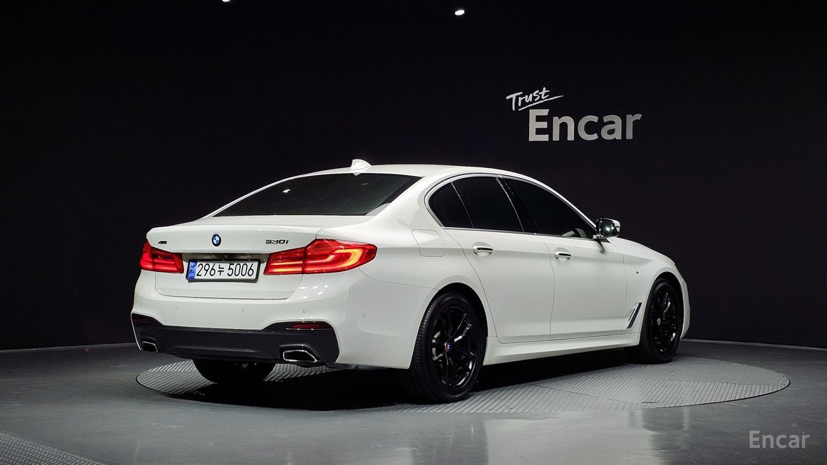 BMW 5 Series - фото 1