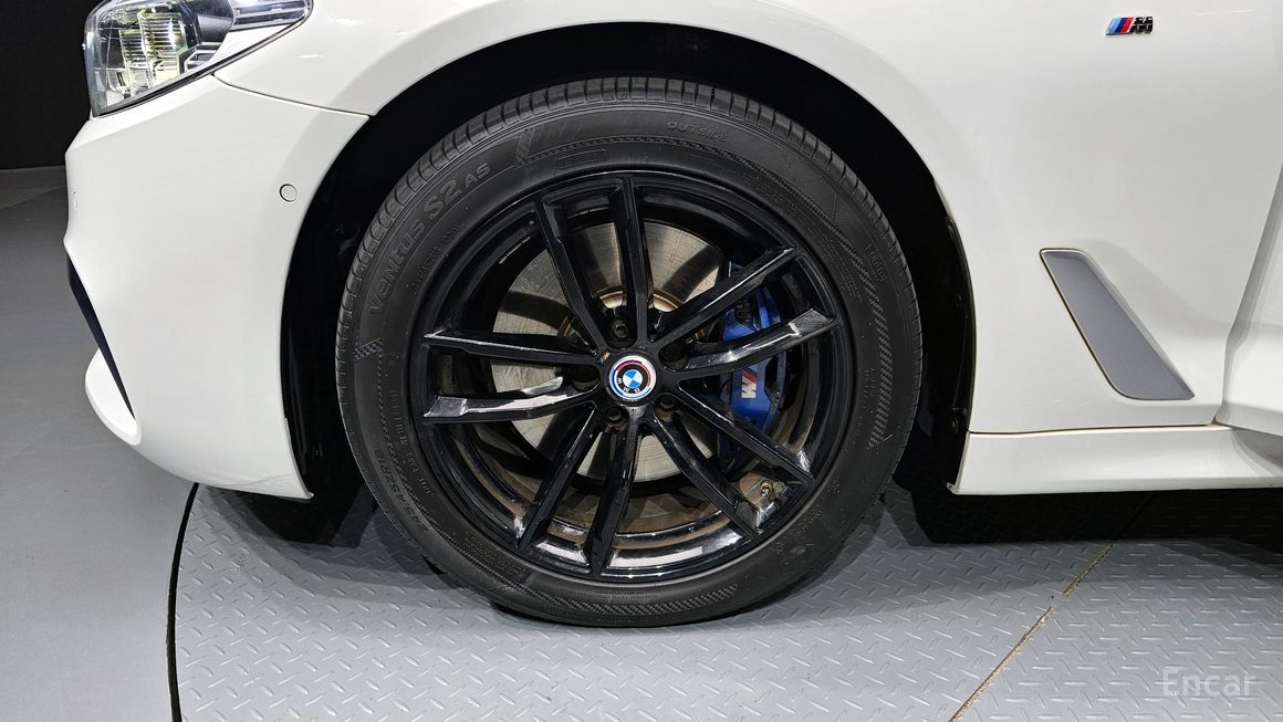 BMW 5 Series - фото 4