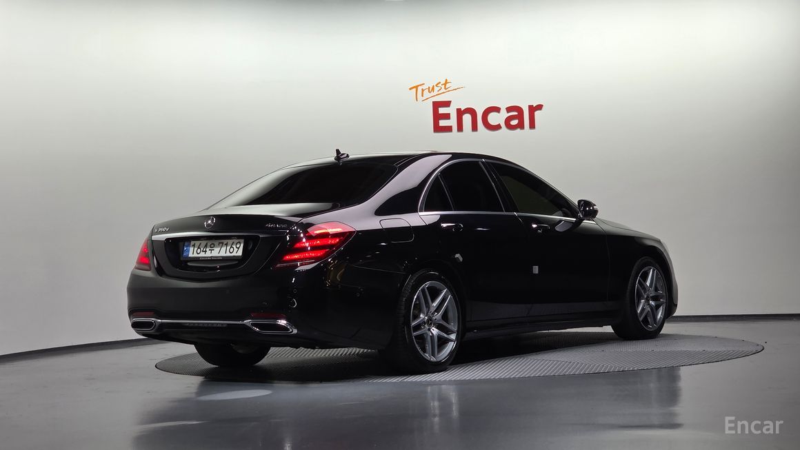 Mercedes-Benz S-Class - фото 1