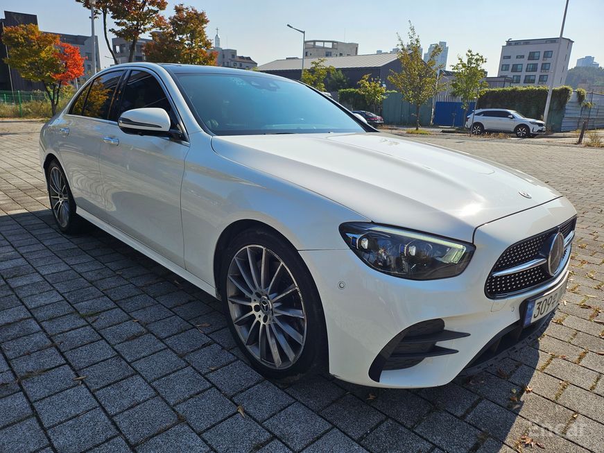 Mercedes-Benz E-Class - фото 1