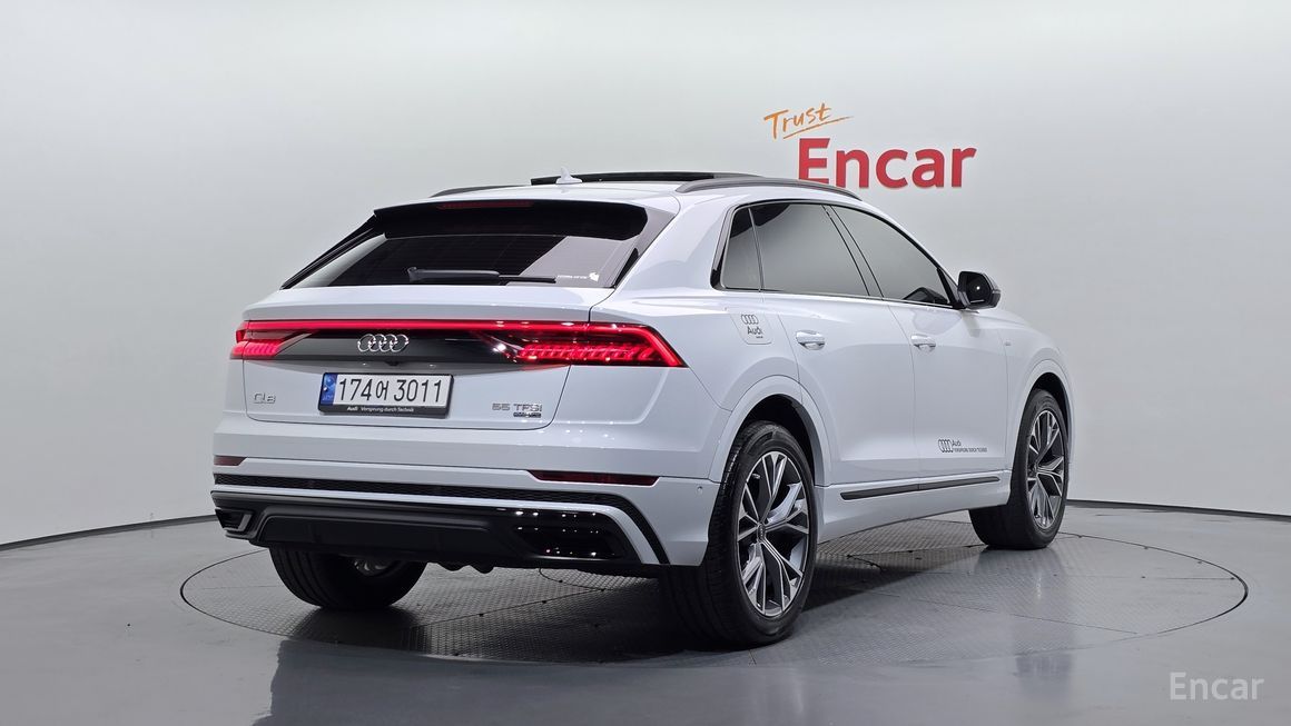 Audi Q8 - фото 1