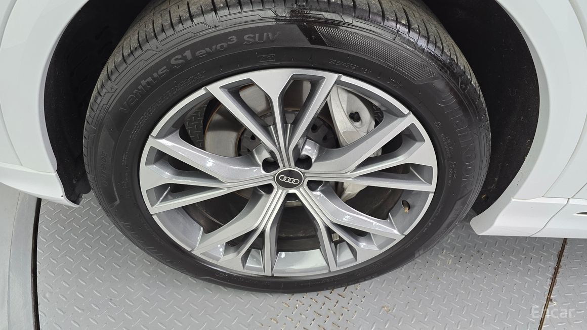 Audi Q8 - фото 4