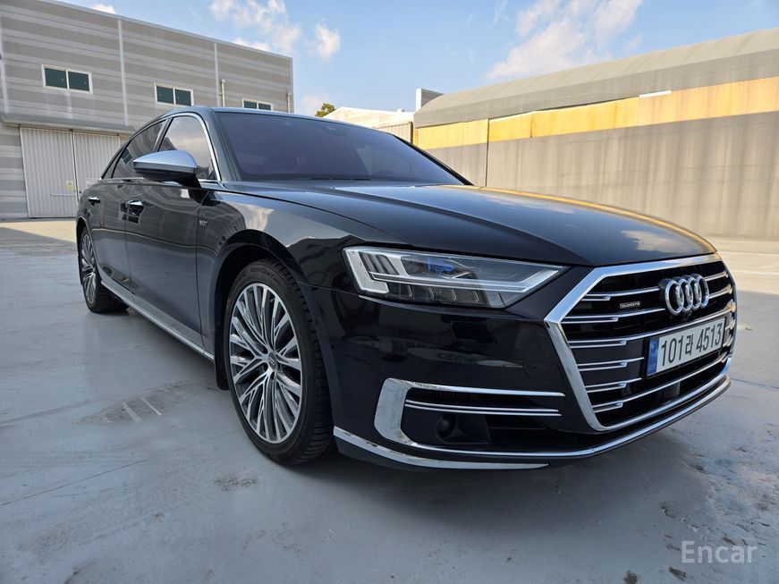Audi A8 - фото 0