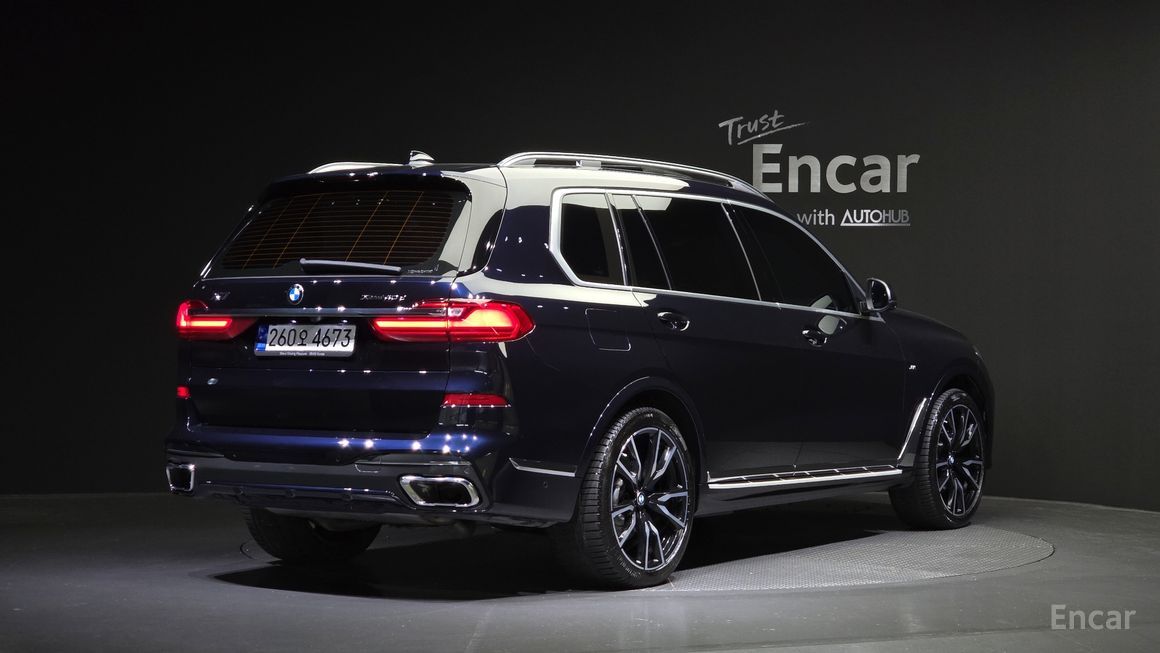 BMW X7 - фото 1