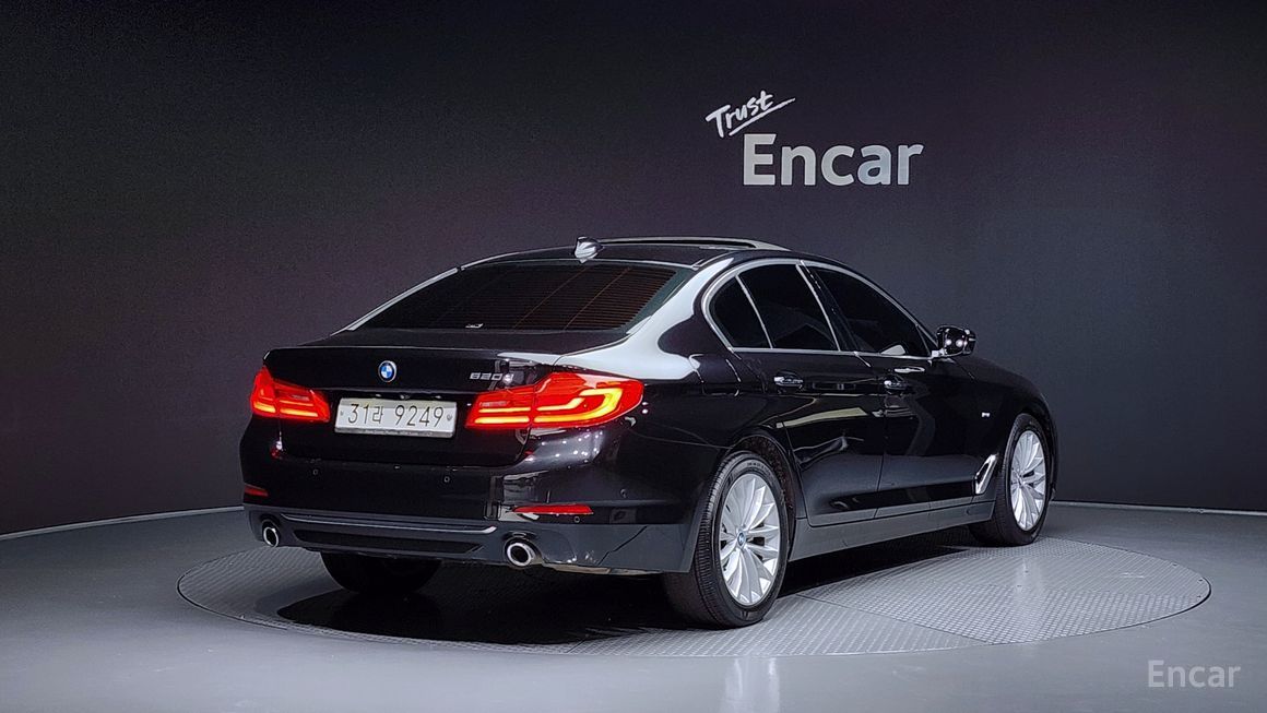 BMW 5 Series - фото 1