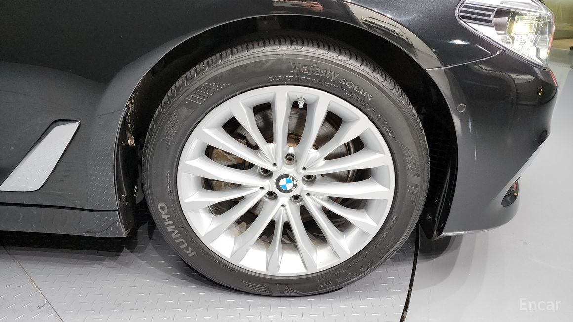 BMW 5 Series - фото 4