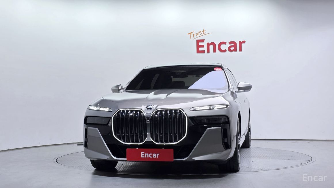 BMW 7 Series - фото 2