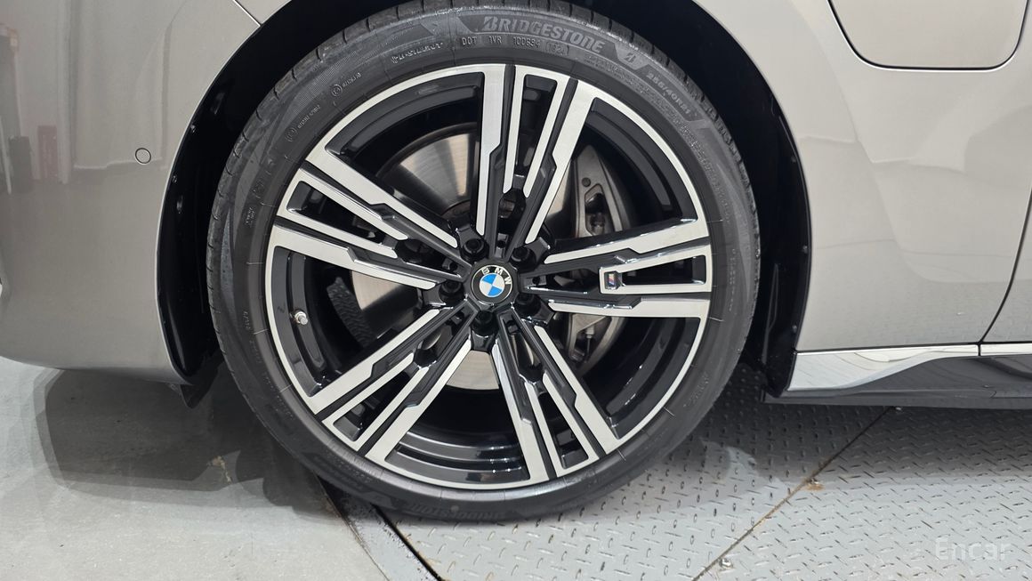 BMW 7 Series - фото 4