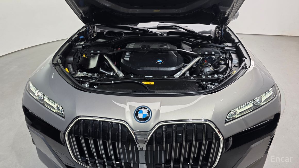 BMW 7 Series - фото 5