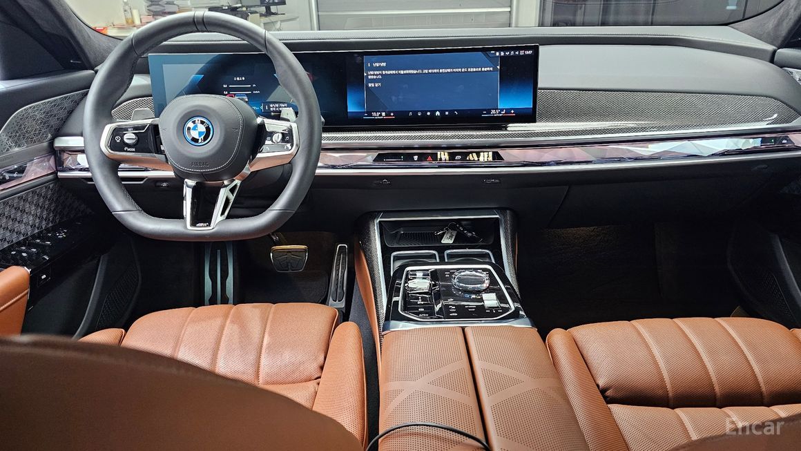 BMW 7 Series - фото 6