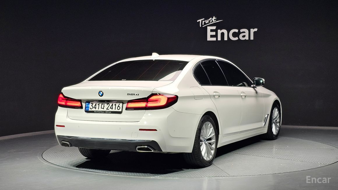 BMW 5 Series - фото 1