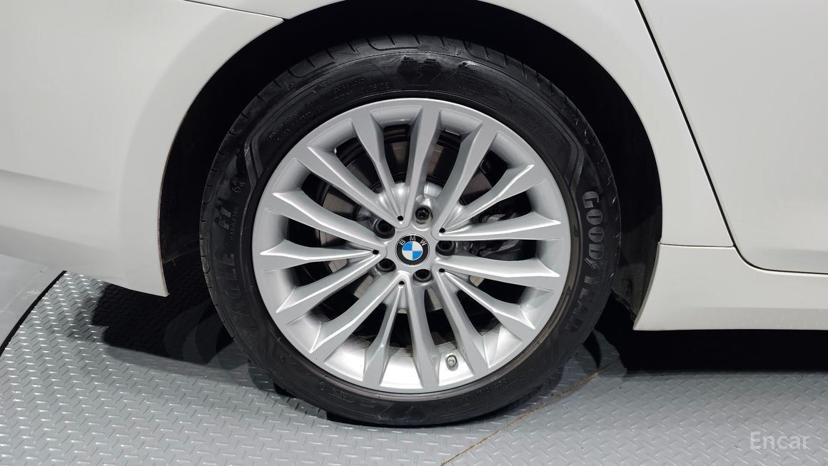 BMW 5 Series - фото 4