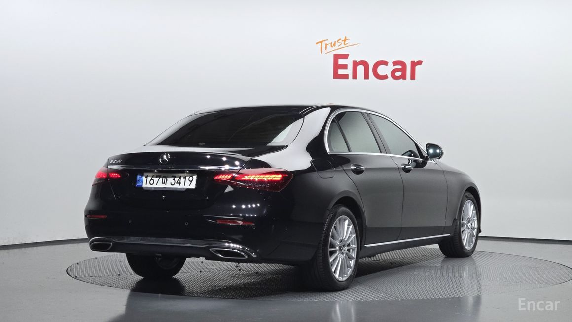 Mercedes-Benz E-Class - фото 1