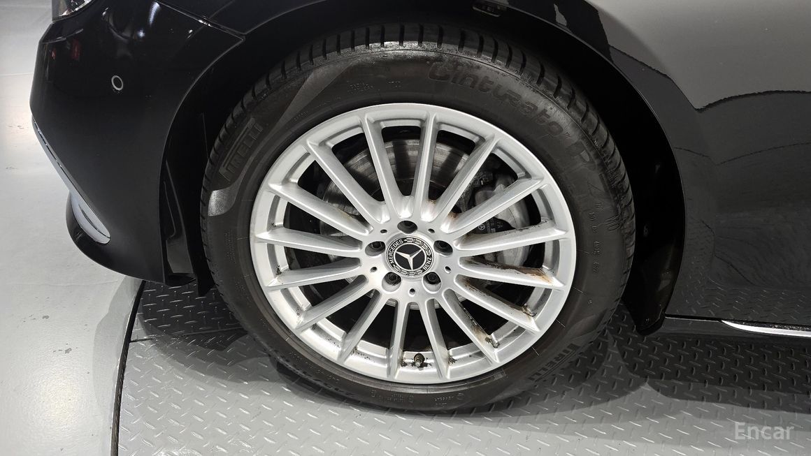 Mercedes-Benz E-Class - фото 4