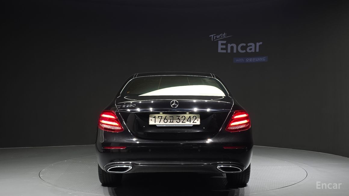 Mercedes-Benz E-Class - фото 3