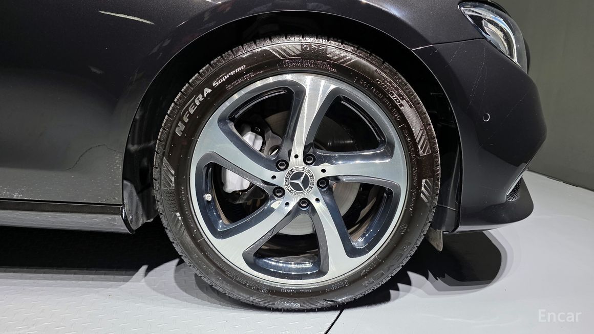 Mercedes-Benz E-Class - фото 4