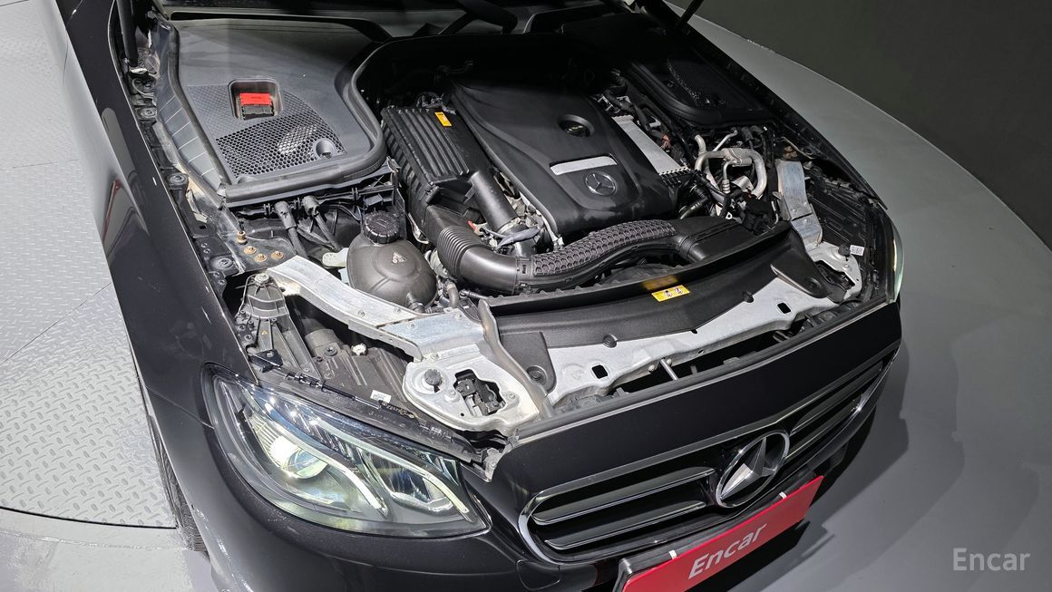 Mercedes-Benz E-Class - фото 5