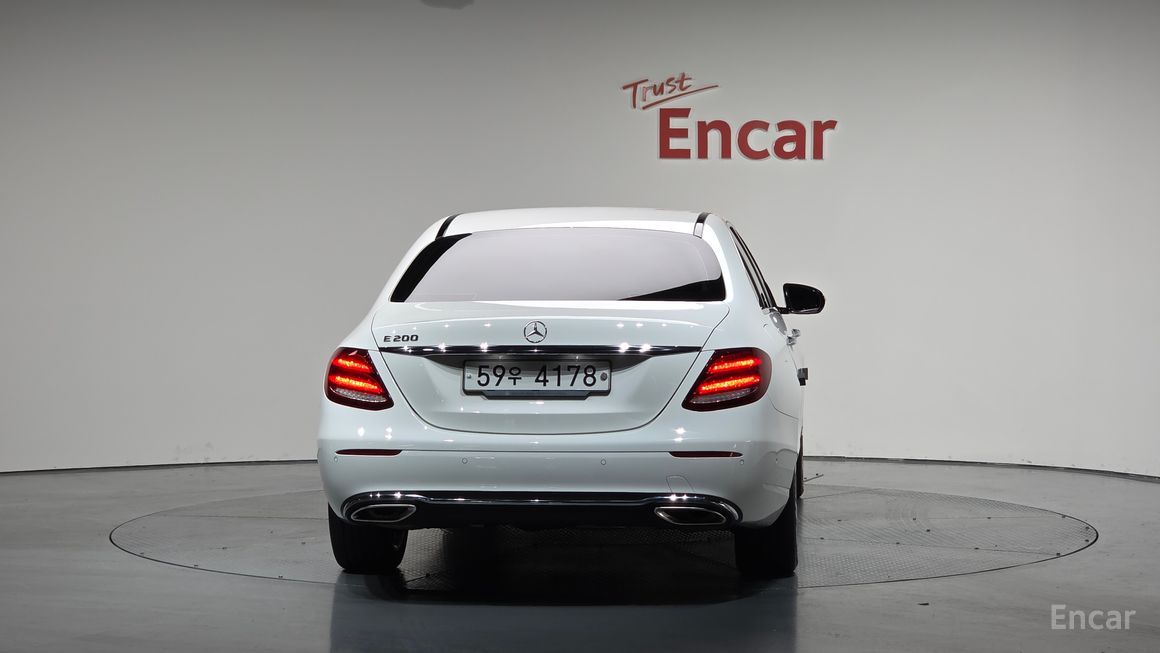 Mercedes-Benz E-Class - фото 3