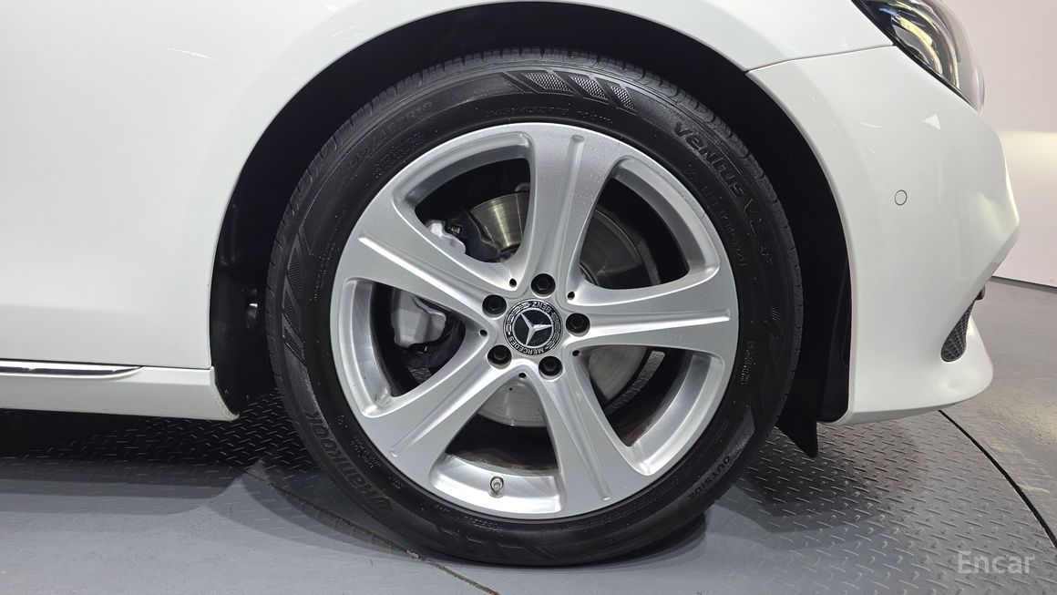 Mercedes-Benz E-Class - фото 4