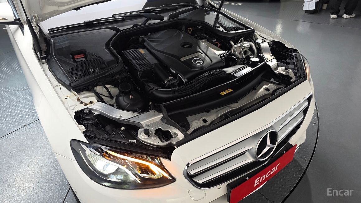 Mercedes-Benz E-Class - фото 5