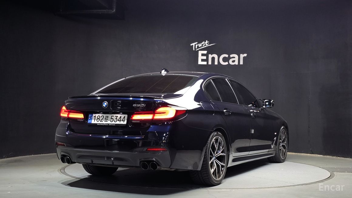 BMW 5 Series - фото 1